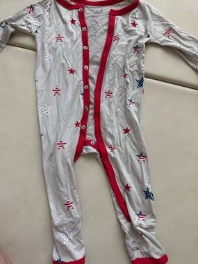 Kyte BABY White Footie with Red Trim and Blue Star Print